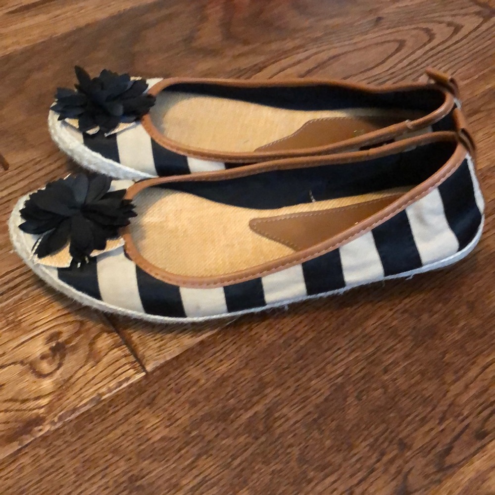 Yuu Black and Tan striped flower ballet flats 8